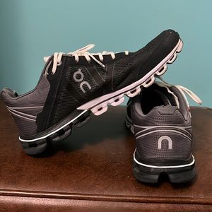 Oncloud tennis shoes Womens size 8